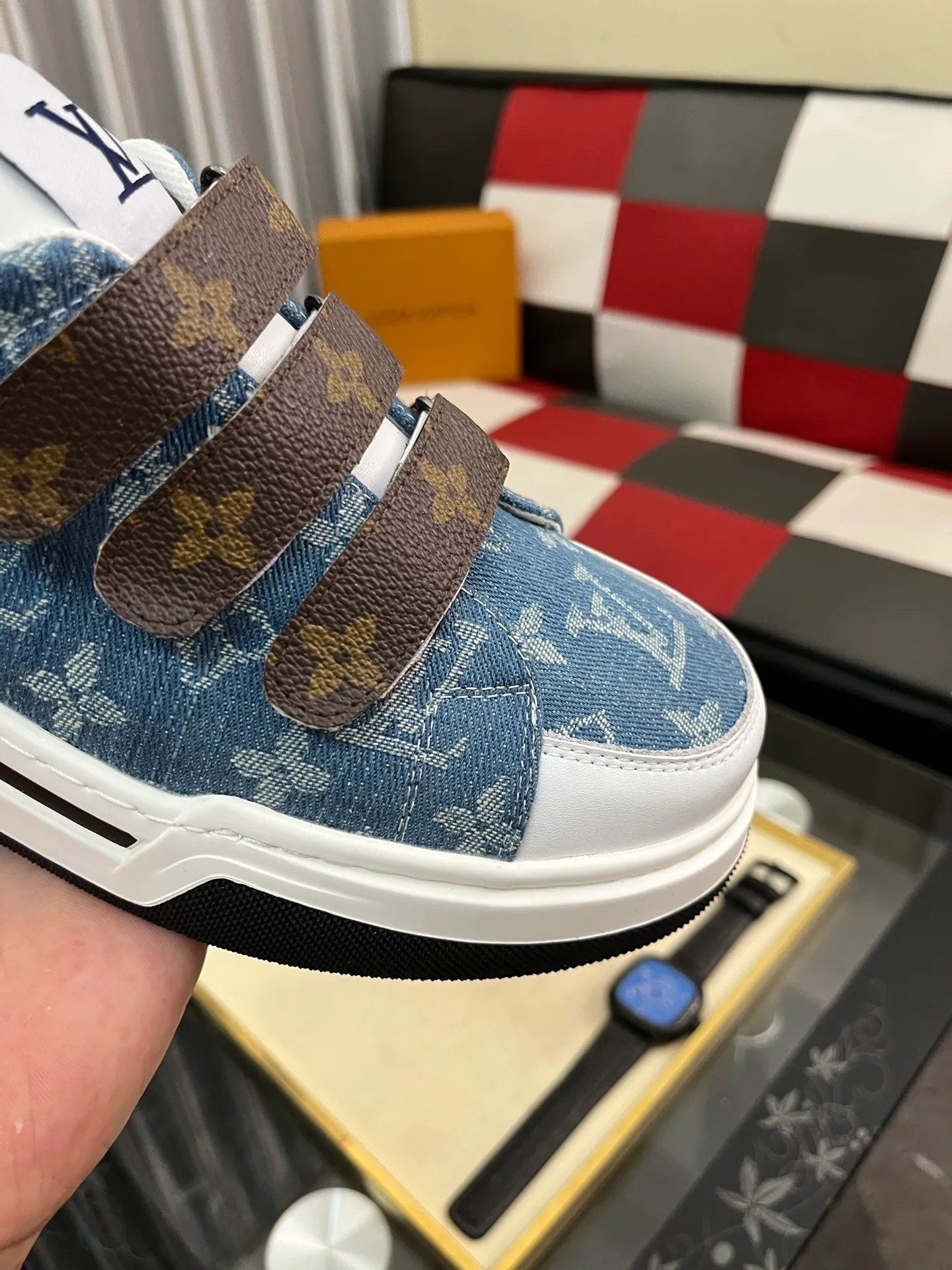 Men's Men's Shoes 💰420⌚️⌚️🇮🇹🇮🇹LV Louis Vuitton. The latest trendy casual shoes are popular in physical stores in sizes 38-44. New spring and summer comfortable imported custom original cowhide, unique jacquard fabric element design. Paired with sheepskin lining, Lv original bottom, [taiyang][taiyang] high-end packaging and high quality💪Details determine the quality, you can enter and leave the counter at will, welcome to compare🇮🇹